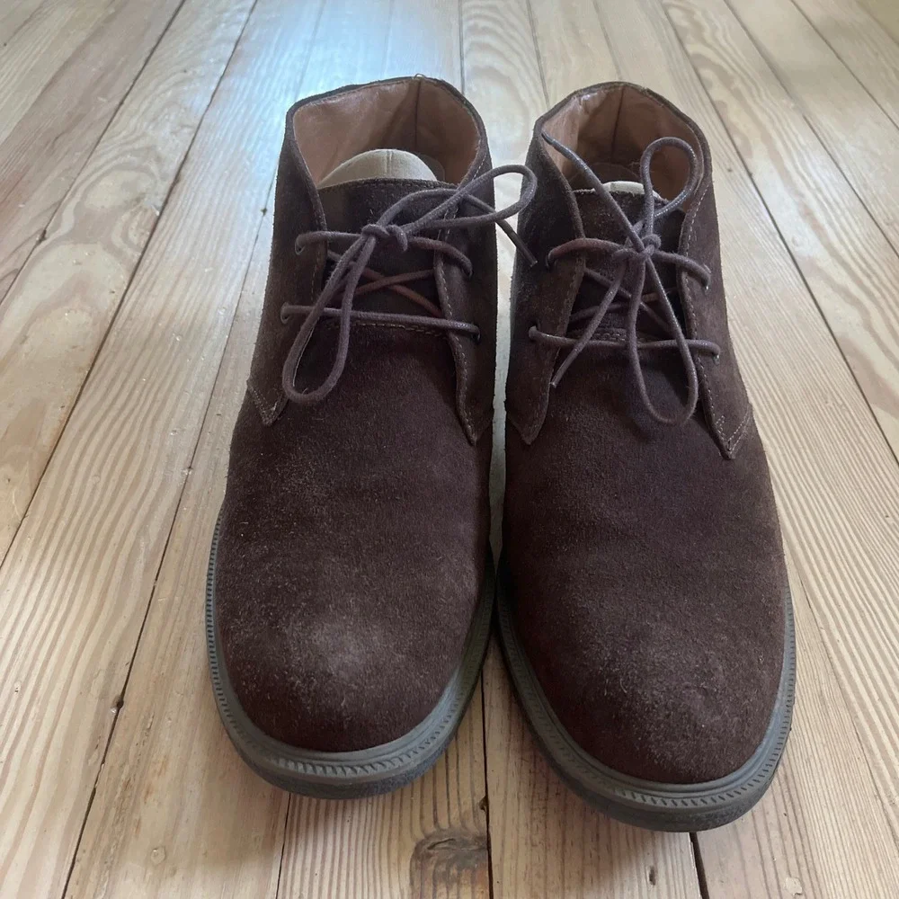 G.H. Bass Radley Mens 9M Brown Suede Leather Chukka Boots Lace up preppy Comfort